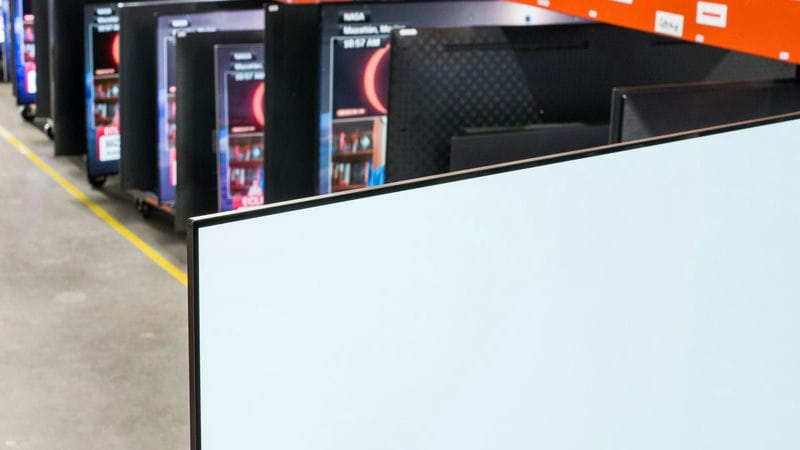 فریم دور صفحه نمایش در تلویزیون OLED ال جی C4 سال 2024 - سایت دبی کوچولو