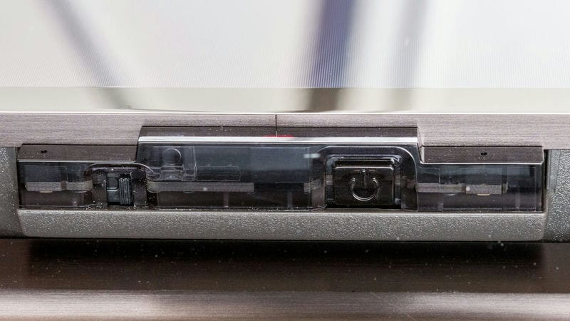 دکمه پاور در لبه ی زیری تلویزیون OLED ال جی C4 سال 2024 - سایت دبی کوچولو