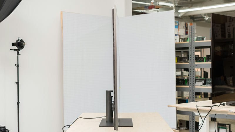 ضخامت کلی در طراحی نمای بغل تلویزیون OLED ال جی G4 سال 2024 - سایت دبی کوچولو