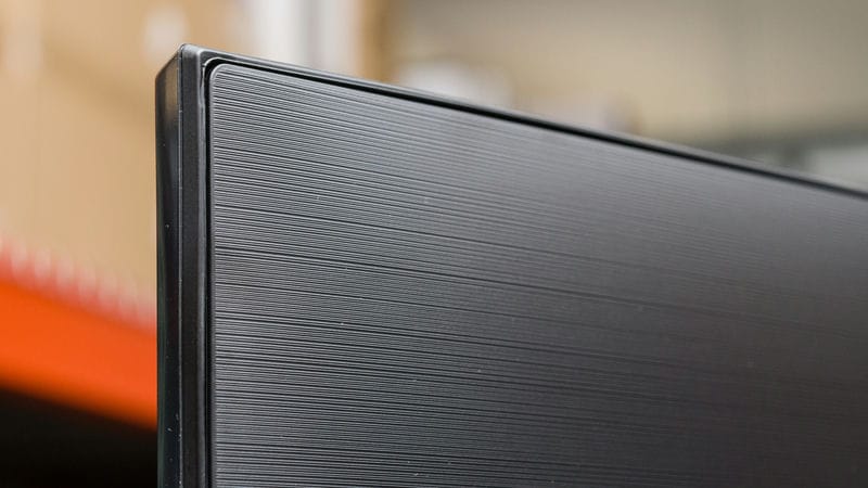 نمای پشت فریم تلویزیون QLED سامسونگ Q60D سال 2024 - سایت دبی کوچولو