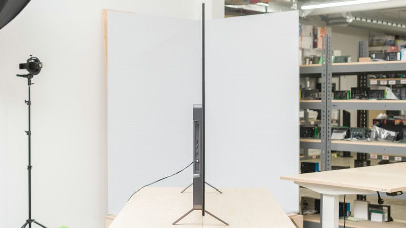 ضخامت کلی در طراحی نمای بغل تلویزیون OLED ال جی B4 سال 2024 - سایت دبی کوچولو