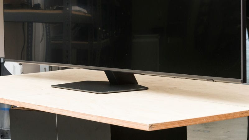 طراحی پایه وسط در تلویزیون NEO QLED سامسونگ QN85D سال 2024 - سایت دبی کوچولو