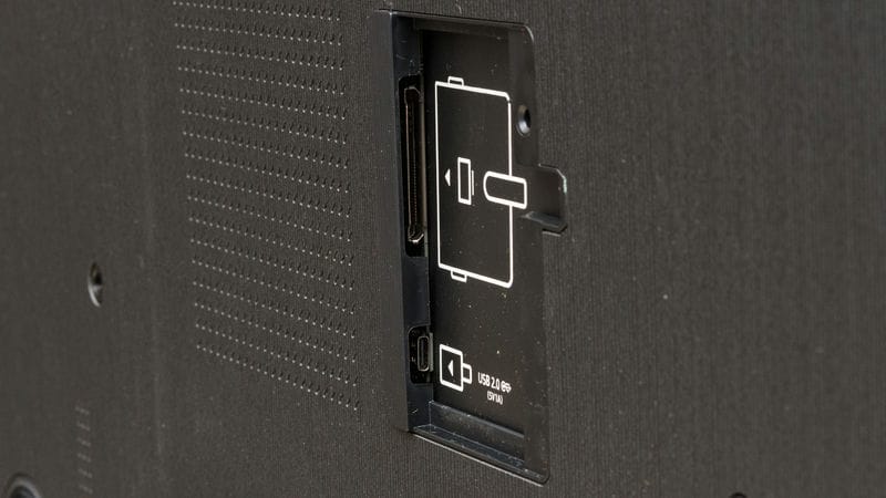 پورت شبکه های کارتی در قاب پشتی تلویزیون NEO QLED سامسونگ QN900D سال 2024 - سایت دبی کوچولو