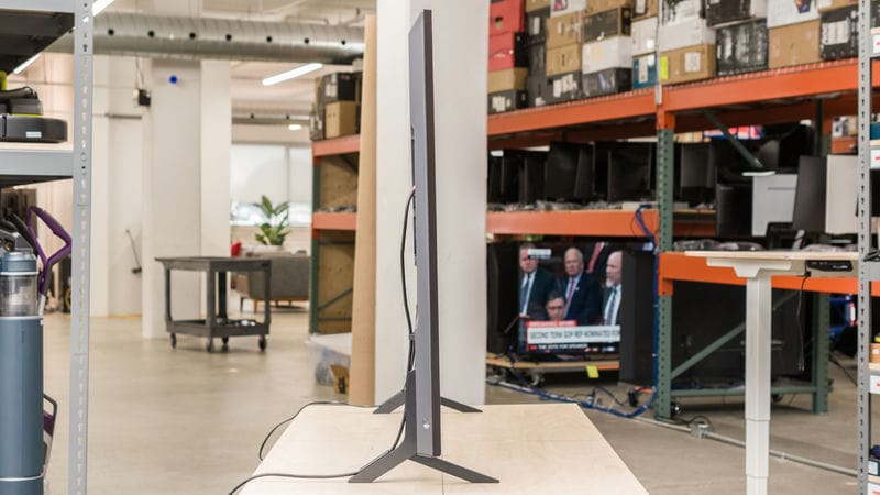 ضخامت کلی در طراحی نمای بغل تلویزیون QNED مینی ال ای دی ال جی QNED85 سال 2024 - سایت دبی کوچولو