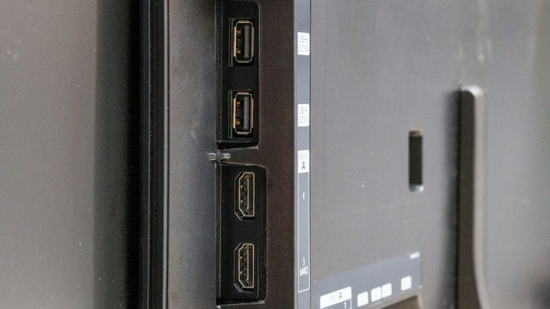 پورت های ورودی و خروجی USB و HDMI در تلویزیون OLED سامسونگ S90D سال 2024 - سایت دبی کوچولو