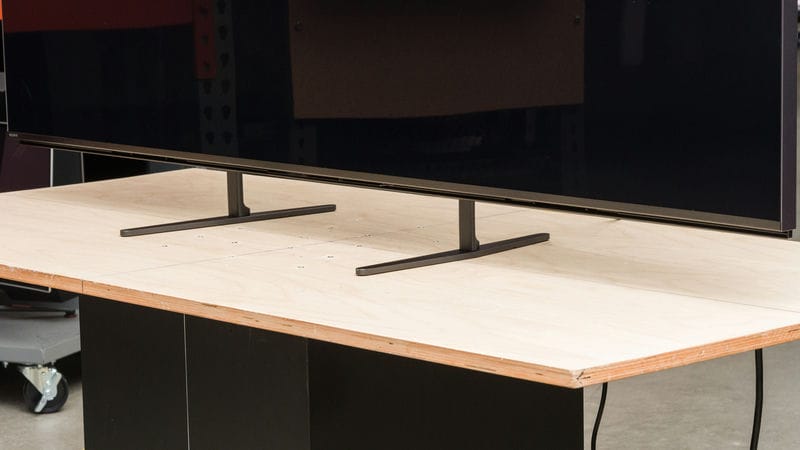 تنظیم ارتفاع زیاد و وسط چین کردن پایه های تلویزیون QLED مینی ال ای دی سونی XR90 سال 2024 - سایت دبی کوچولو