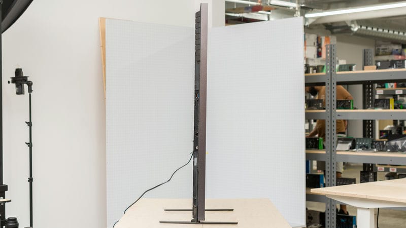 ضخامت کلی در طراحی نمای بغل تلویزیون QLED مینی ال ای دی سونی XR90 سال 2024 - سایت دبی کوچولو