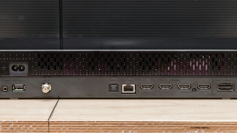 تمامی پورت های ورودی و خروجی و گیرنده رسیور ماهواره و دیجیتال روی دستگاه وان کانکت در ضخامت کلی در طراحی نمای بغل تلویزیون QLED سامسونگ LS03D سال 2024 - سایت دبی کوچولو