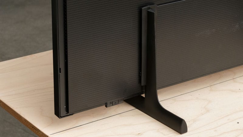 طراحی بخش پشت پایه ضخامت کلی در طراحی نمای بغل تلویزیون QLED سامسونگ LS03D سال 2024 - سایت دبی کوچولو