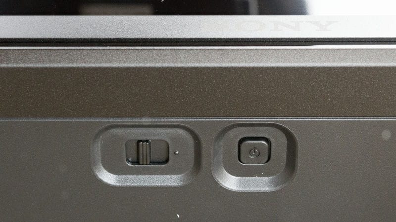 دکمه ی پاور در لبه ی زیر تلویزیون ال ای دی سونی S30 سال 2024 - سایت دبی کوچولو