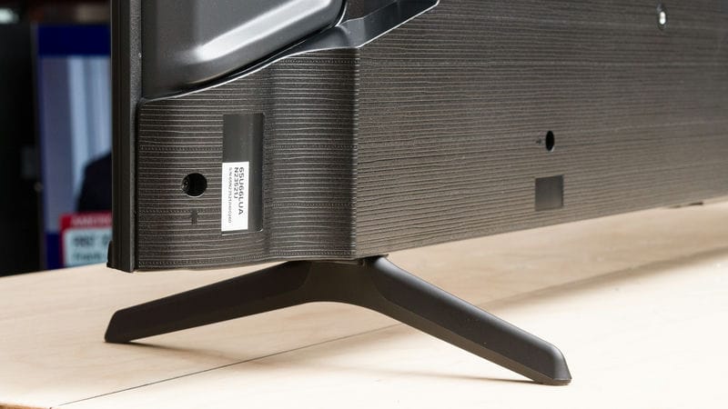 پایه های تلویزیون ULED هایسنس U6N سال 2024 - سایت دبی کوچولو