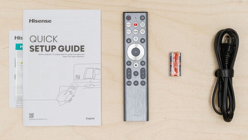 ریموت کنترل و دفترچه راهنما و لوازم جانبی همراه با تلویزیون ULED هایسنس U6N سال 2024 - سایت دبی کوچولو