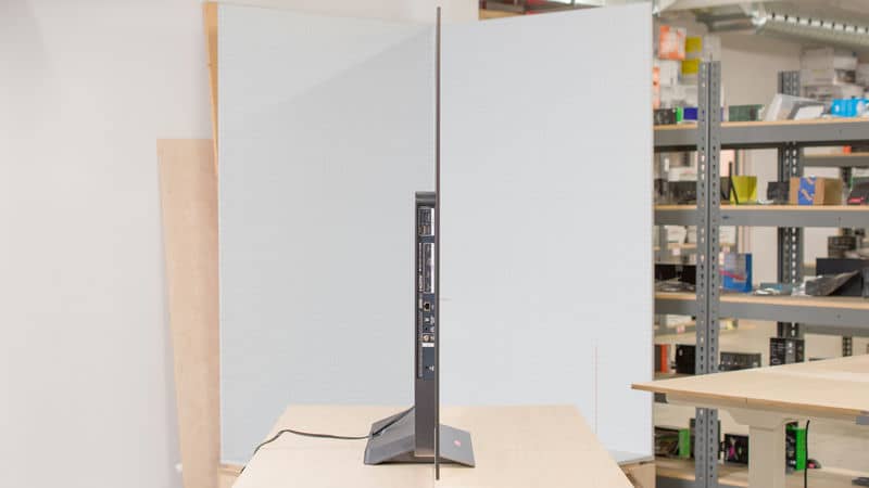 طراحی بغل و ضخامت کلی در تلویزیون OLED ال جی 55C5 سایز 55 اینچ سال 2025 - سایت دبی کوچولو