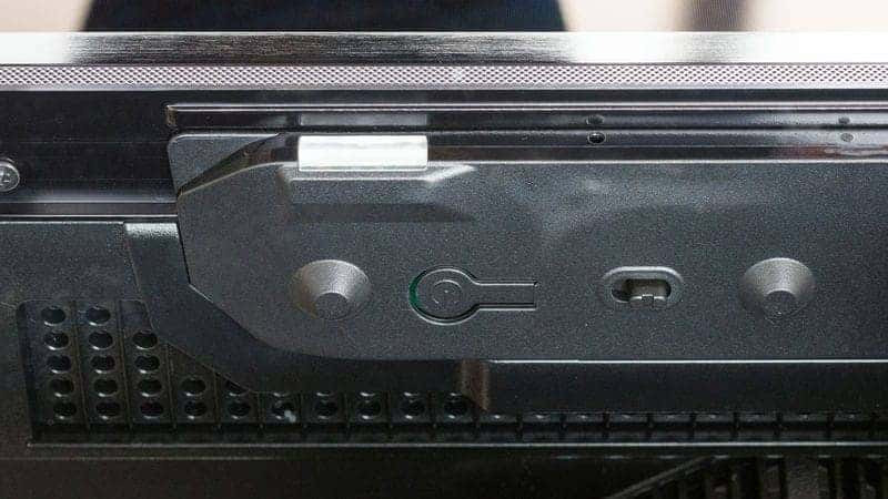 دکمه ی پاور در تلویزیون ULED هایسنس 75U8N سایز 75 اینچ سال 2024 گیمینگ - سایت دبی کوچولو