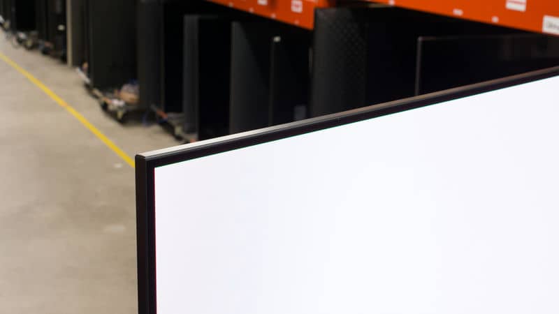 نمای فریم تلویزیون 77 اینچ سامسونگ 77S95F سال 2025 - سایت دبی کوچولو