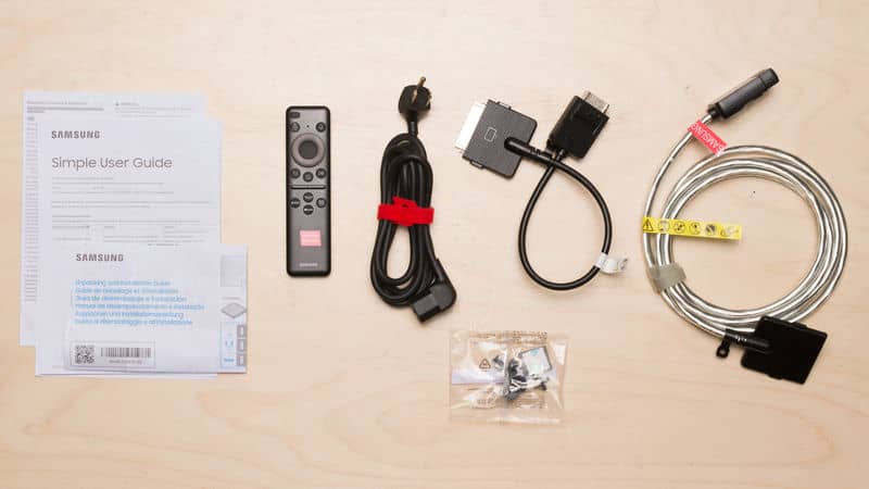 لوازم جانبی همراه با تلویزیون 77 اینچ سامسونگ 77S95F سال 2025 - سایت دبی کوچولو