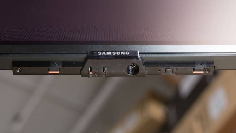 لوگو و گیرنده مادون قرمز تلویزیون 83 اینچ سامسونگ 83S95F سال 2025 - سایت دبی کوچولو