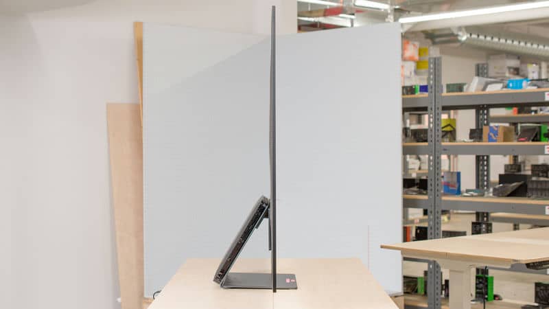 ضخامت کلی و نمای بغل تلویزیون 83 اینچ سامسونگ 83S95F سال 2025 - سایت دبی کوچولو