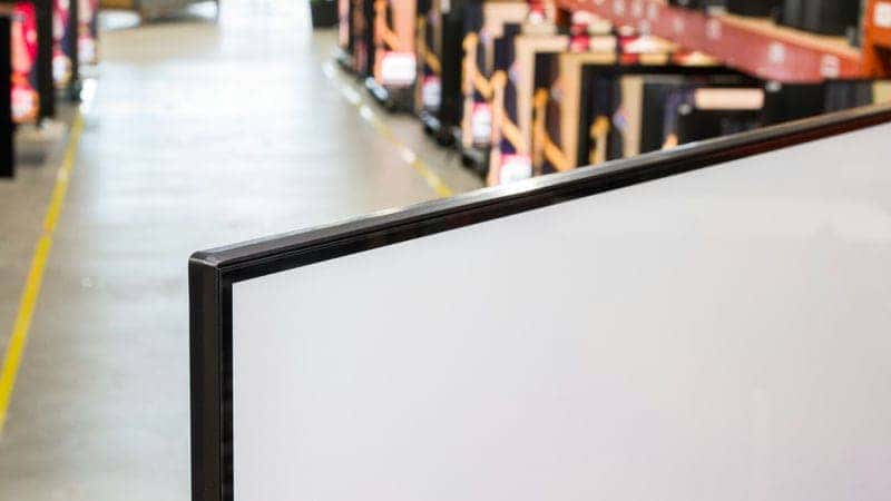 طراحی و ضخامت کلی فریم تلویزیون ULED هایسنس 85U8N سایز 85 اینچ سال 2024 گیمینگ - سایت دبی کوچولو