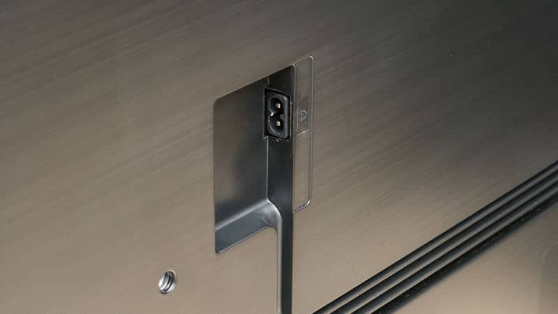 پورت ورودی برق تلویزیون QLED سامسونگ Q70D سال 2024 - سایت دبی کوچولو