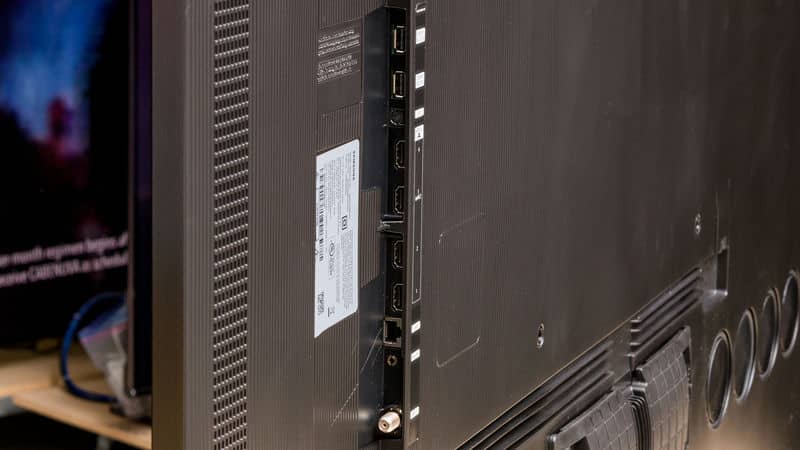 پورت های USB و HDMI در تلویزیون NEO QLED سامسونگ QN95D سال 2024 - سایت دبی کوچولو