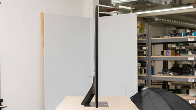 طراحی ضخامت نمای بغل تلویزیون NEO QLED سامسونگ QN95D سال 2024 - سایت دبی کوچولو