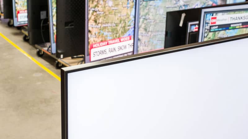 ضخامت فریم دور صفحه نمایش تلویزیون NEO QLED سامسونگ QN95D سال 2024 - سایت دبی کوچولو