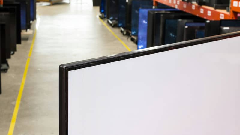 ضخامت فریم دور صفحه نمایش تلویزیون ULED هایسنس U7N سال 2024 - سایت دبی کوچولو