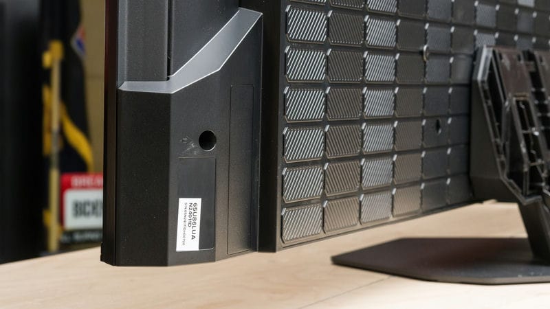 طراحی لبه های تلویزیون ULED هایسنس U8N سال 2024 گیمینگ - سایت دبی کوچولو