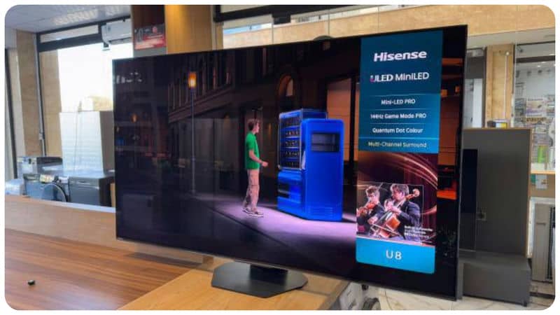 نمای سمت چپ در تلویزیون ULED هایسنس U8N سال 2024 گیمینگ - سایت دبی کوچولو
