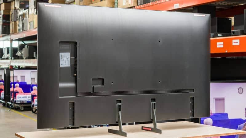 طراحی کلی نمای پشت تلویزیون کریستال سامسونگ 43DU7000 سایز 43 اینچ سال 2024 - سایت دبی کوچولو