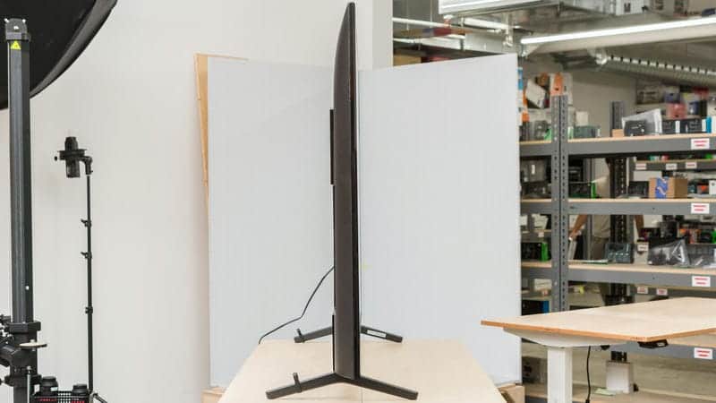 نمای بغل و ضخامت کلی در تلویزیون ال ای دی سونی 43S30 سایز 43 اینچ سال 2024 - سایت دبی کوچولو