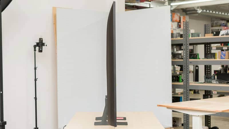 ضخامت کلی در طراحی نمای بغل تلویزیون کریستال سامسونگ 50DU7000 سایز 50 اینچ سال 2024 - سایت دبی کوچولو