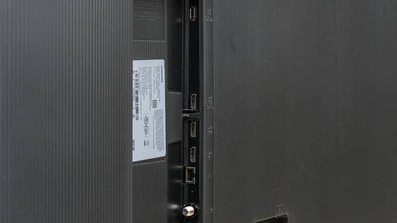 پورت HDMI و USB در تلویزیون کریستال سامسونگ 50DU7000 سایز 50 اینچ سال 2024 - سایت دبی کوچولو