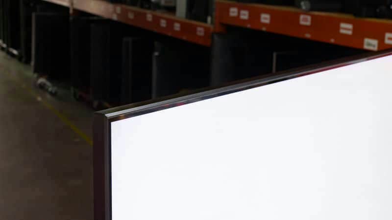 ضخامت فریم دور صفحه نمایش تلویزیون NEO QLED سامسونگ 50QN80F سایز 50 اینچ سال 2025 - سایت دبی کوچولو