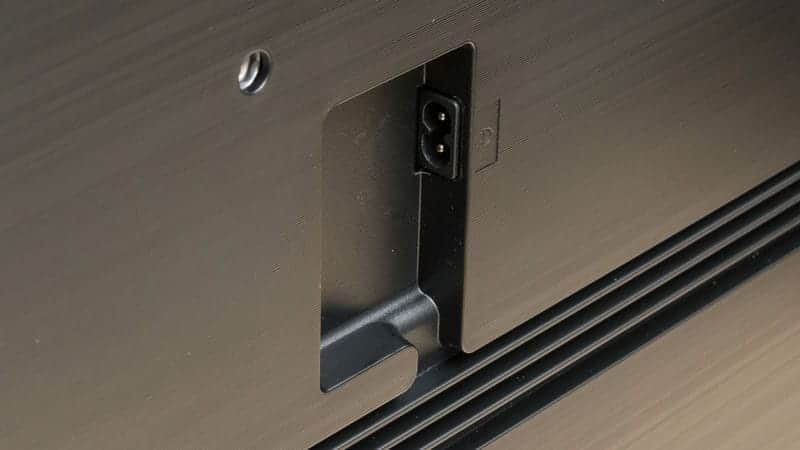 پورت ورودی برق در تلویزیون NEO QLED سامسونگ 50QN90D سایز 50 اینچ سال 2024 - سایت دبی کوچولو