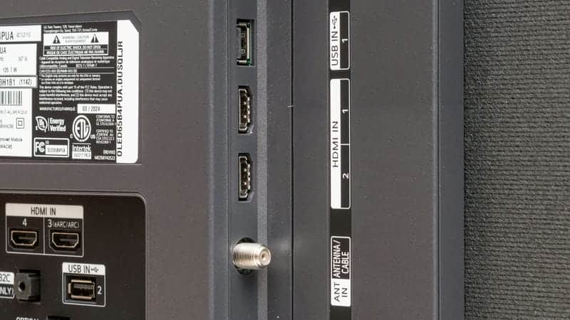 پورت های ورودی و خروجی USB و HDMI و گیرنده رسیور ماهواره و دیجیتال در تلویزیون OLED ال جی 55B4 سایز 55 اینچ سال 2024 - سایت دبی کوچولو