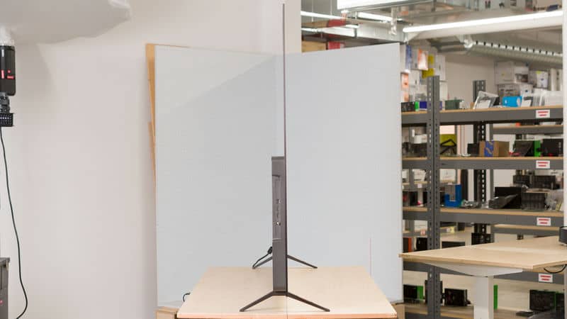 ضخامت کلی در طراحی نمای بغل تلویزیون OLED ال جی 55B5 سایز 55 اینچ سال 2025 - سایت دبی کوچولو