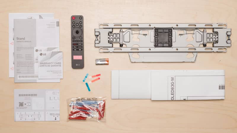 تمامی لوازم جانبی و ریموت کنترل و پایه دیواری و دفترچه راهنمای تلویزیون OLED ال جی 55G5 سایز 55 اینچ سال 2025 - سایت دبی کوچولو