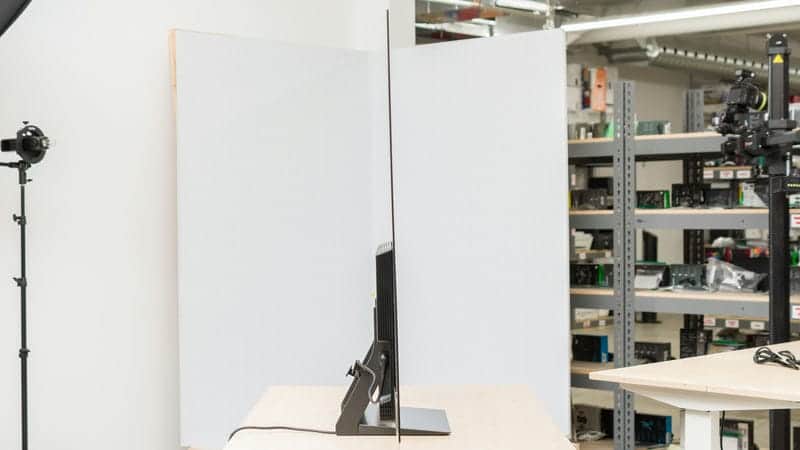 ضخامت کلی در نمای بغل تلویزیون OLED سامسونگ 55S90D سایز 55 اینچ سال 2024 - سایت دبی کوچولو