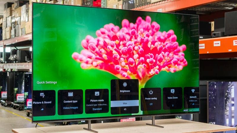 نمای روبرو در تلویزیون OLED سونی 55XR80 سایز 55 اینچ سال 2024 - سایت دبی کوچولو