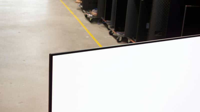 عکس فریم و ضخامت کلی در تلویزیون سونی 55XR80M2 سایز 55 اینچ سال 2025 - سایت دبی کوچولو