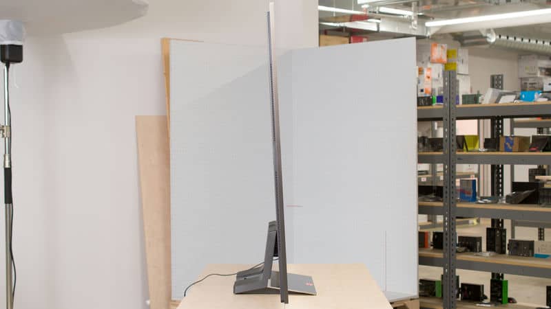 ضخامت کلی در طراحی نمای بغل تلویزیون OLED ال جی 65G5 سایز 65 اینچ سال 2025 - سایت دبی کوچولو