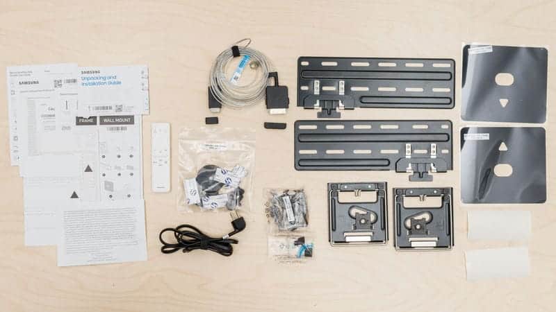 ریموت کنترل و دفترچه راهنما و لوازم جانبی همراه با تلویزیون QLED سامسونگ 65LS03D سایز 65 اینچ سال 2024 - سایت دبی کوچولو