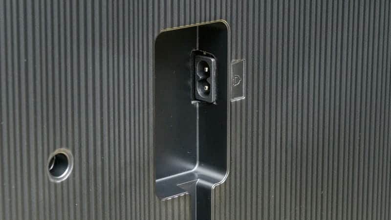 پورت ورودی برق در تلویزیون QLED سامسونگ 65Q80D سایز 65 اینچ سال 2024 - سایت دبی کوچولو