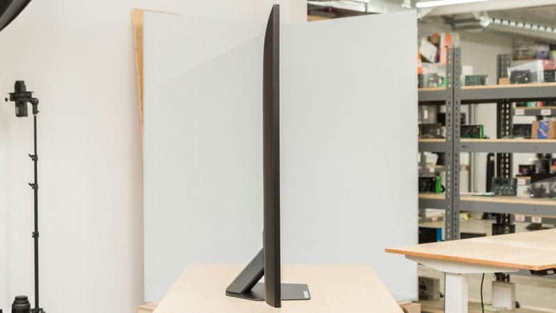 طراحی نمای بغل و ضخامت در تلویزیون QLED سامسونگ 65Q80D سایز 65 اینچ سال 2024 - سایت دبی کوچولو