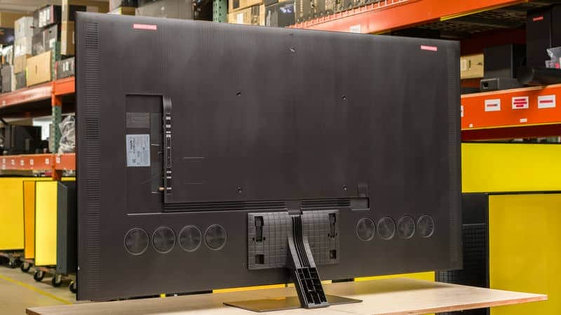 طراحی کلی در نمای پشت تلویزیون NEO QLED سامسونگ 65QN95D سایز 65 اینچ سال 2024 - سایت دبی کوچولو