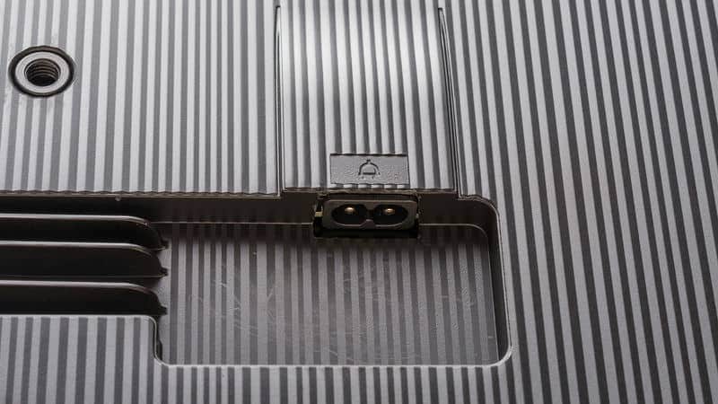 پورت ورودی برق در تلویزیون NEO QLED سامسونگ 65QN95D سایز 65 اینچ سال 2024 - سایت دبی کوچولو