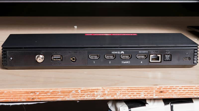 عکس واقعی دستگاه وان کانکت در تلویزیون NEO QLED سامسونگ 65QN990F سایز 65 اینچ سال 2025 - سایت دبی کوچولو