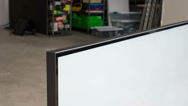 ضخامت و فریم دور صفحه نمایش تلویزیون QNED مینی ال ای دی ال جی 65QNED90 سایز 65 اینچ سال 2024 - سایت دبی کوچولو